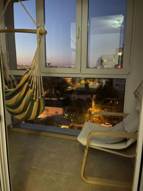 Mi casa es tu casa, Bucharest